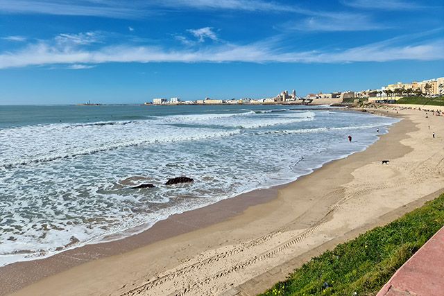 Influencia Federal escritorio Playa de Santa María del Mar - Playa de las Mujeres - Cádiz - Tudestino