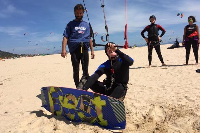 Aprende kitesurf en Tarifa y disfruta de una experiencia única
