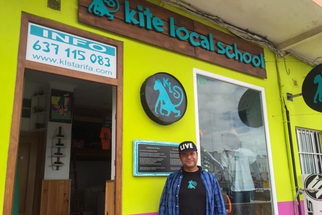 Te presentamos a Jesús Lara Serrano, un apasionado de los deportes acuáticos y la naturaleza que ha creado Kite Local School, una empresa pionera en Tarifa.