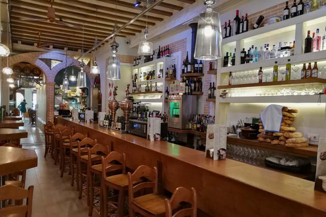 La Tapería de Columela, el bar de tapas por antonomasia de Cádiz capital.