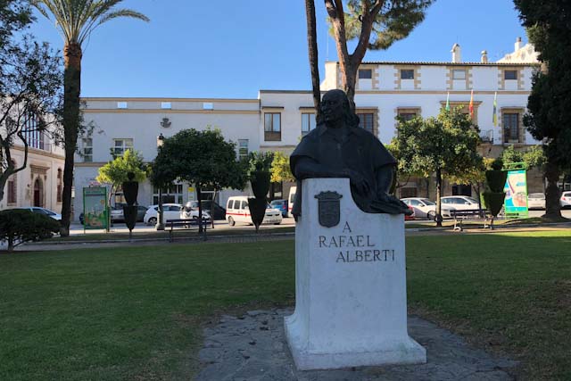Monumento de un busto a Rafael Alberti