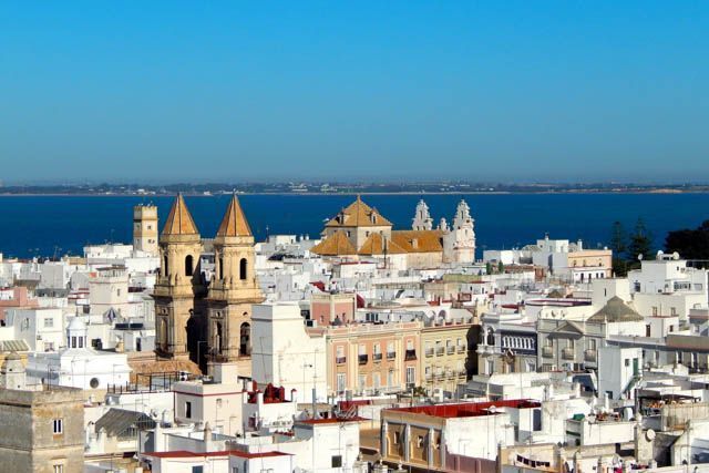 En esta entrada te vamos a sugerir qué puedes hacer en Cádiz durante tu viaje de negocios. ¡No todo es trabajar!