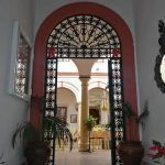 El Mesón Patio Andaluz es un restaurante situado en pleno corazón del casco histórico de Arcos de la Frontera donde puedes descubrir la cocina tradicional de la Sierra Cádiz
