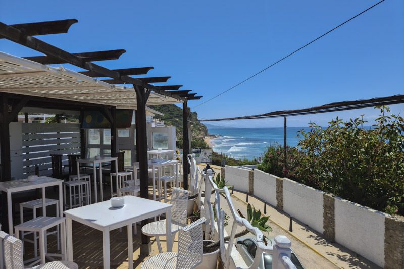 exterior restaurante castillejos vistas al mar
