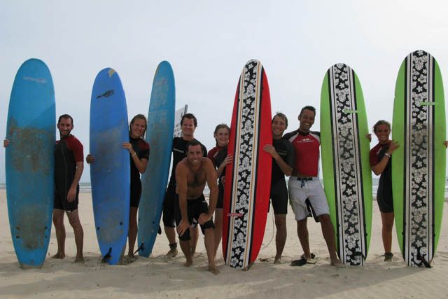 En Hopupu Surf ofrecen clases de surf personalizas al alumno. Te encantará aprender aquí la teoría para ponerla en práctica en el mar!