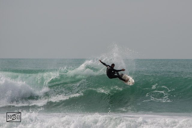 En Cádiz Surf Center podrás perfeccionar tus técnicas para practicar surf.