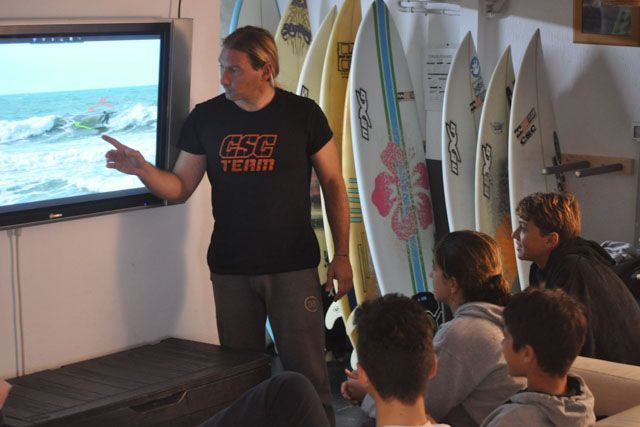 Si quieres aprender surf, Cádiz Surf Center es tu centro de confianza con profesionales altamente cualificados.