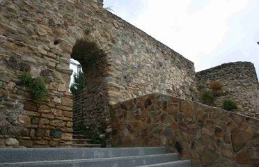 Castillo del Cementerio y Murallas Fortaleza Nazarí