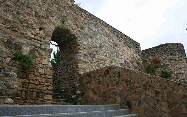 Castillo del Cementerio y Murallas Fortaleza Nazarí