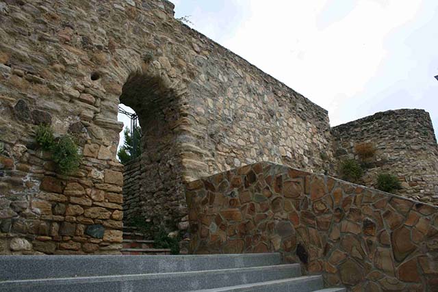 Castillo-del-Cementerio-y-Murallas-Fortaleza-Nazarí