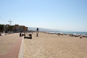 La Playa del Carmen es una playa urbana situada al lado del Puerto de Barbate, con un gran paseo marítimo y muy bien equipada.