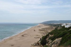La playa de Atlanterra une los municipios de Tarifa y Zahara de los Atunes.