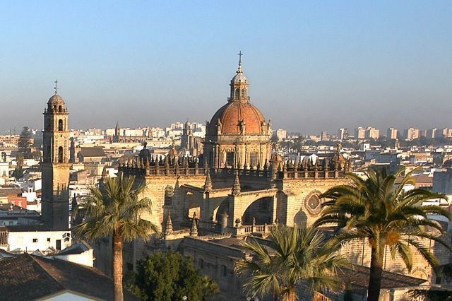 Vista superior de la espalda de la catedral de Jerez.