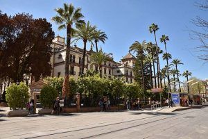 Fachada frontal del Hotel Alfonso XIII en Sevilla