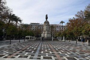 estatua Plaza Nueva Sevilla