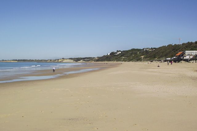 La playa de las Redes en el Puerto de Santa María es una amplia playa de arena blanca y fina que se encuentra en esta preciosa ciudad costera del sur de la Provincia de Cádiz.